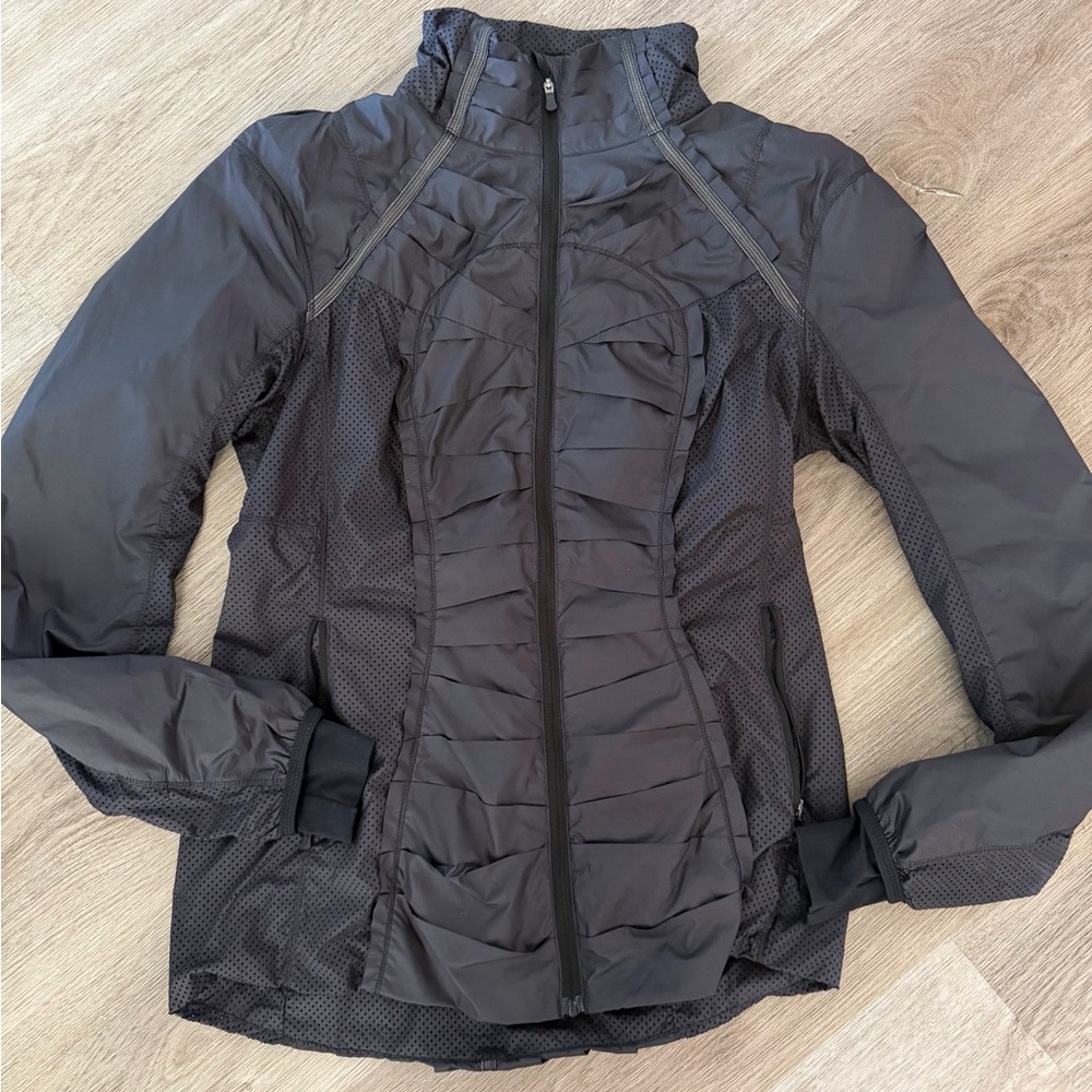 Lululemon Run Take Flight Zip Up Black Jacket Rare size 8